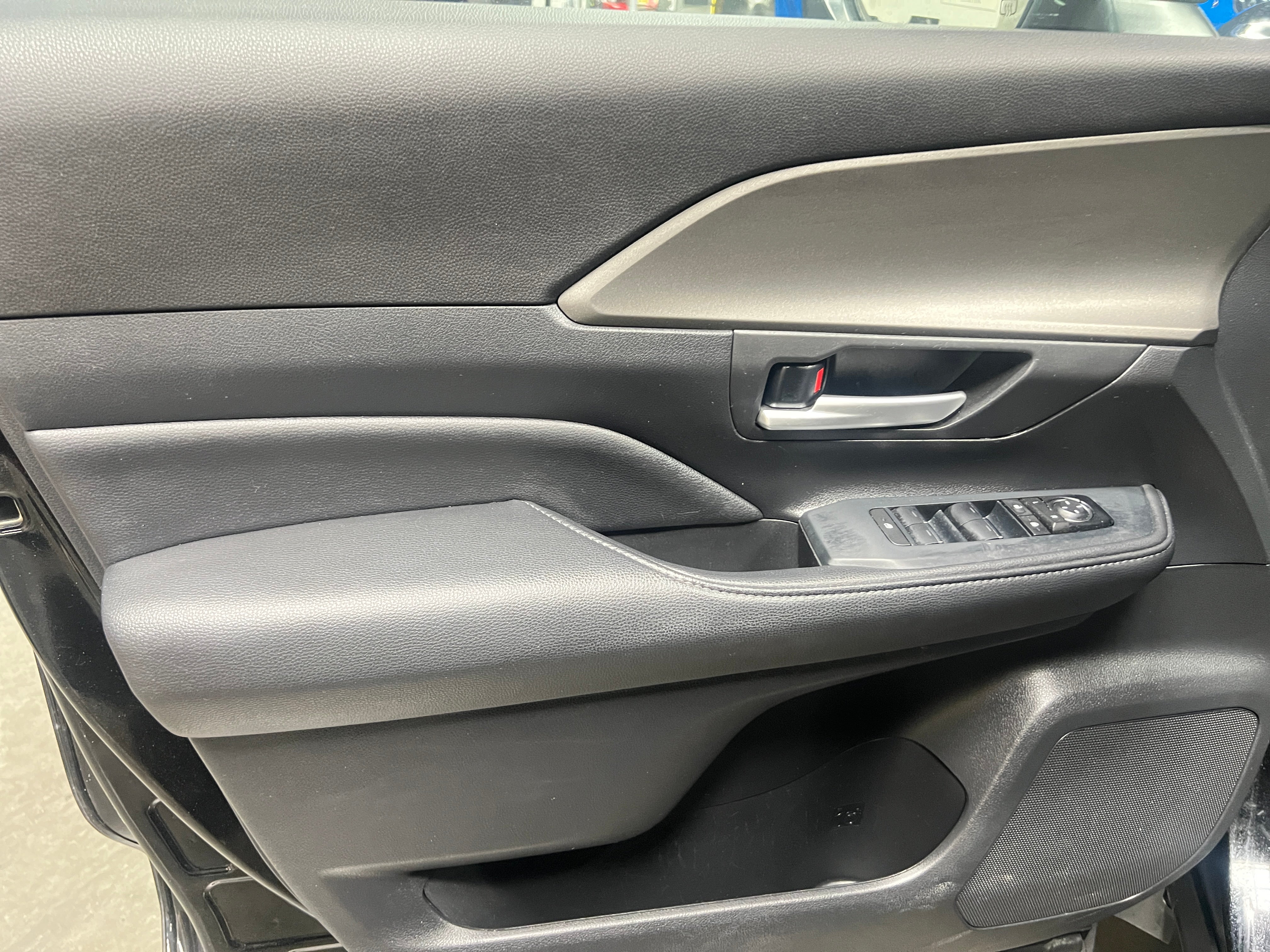 toyota grand highlander 2025 5TDAAAB55SS090231 image toyota grand highlander 2025 5TDAAAB55SS090231 image
